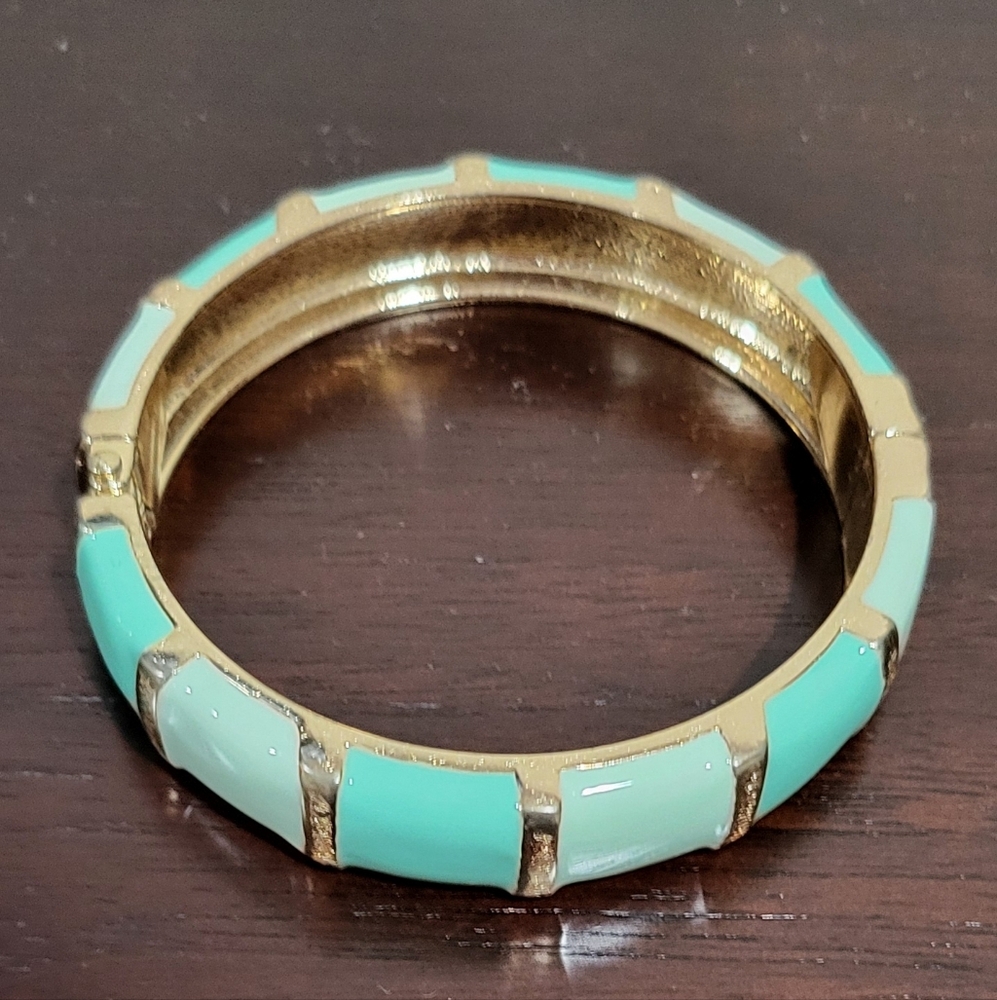 Elegant Enamel Hinged Gold and Mint Green Bangle Bracelet. Great Condition